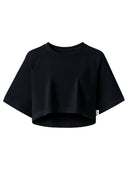 Czarny luźny crop top After Class z raglanowymi rękawami na białym tle