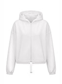 Pudełkowa rozpinana bluza z kapturem Hoodie Club ecru ze sznurkiem ściągającym na białym tle
