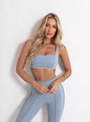 Top Alice w kolorze dusty blue z kwadratowym dekoltem w ujęciu od przodu