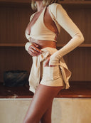 Dopasowane wewnętrzne szorty z boczną kieszonką pod plisowaną spódniczką Court Skirt Body Nude