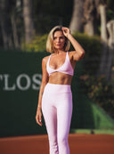 Sylwetka na korcie w pastelowym komplecie z topem Second Skin Rose Touch